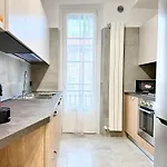 Design House - Terrace & Private Parking Апартаменти Бергамо