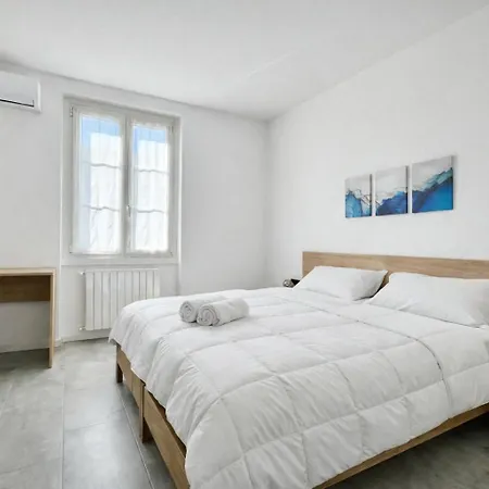 Design House - Terrace & Private Parking