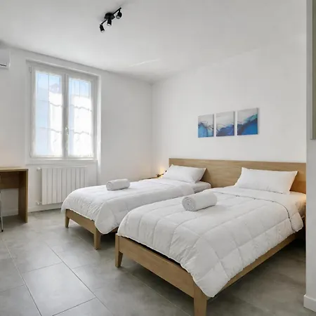 Design House - Terrace & Private Parking