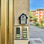 Design House - Terrace & Private Parking Apartment